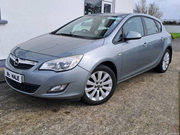 Opel Astra MPV, Petrol, 2012, Silver