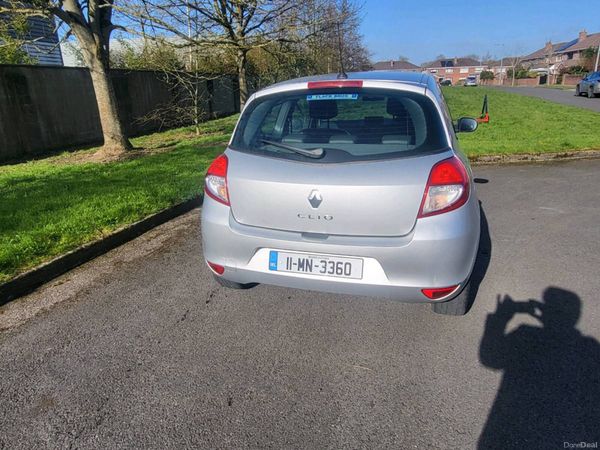 Renault Clio Hatchback, Petrol, 2011, Silver
