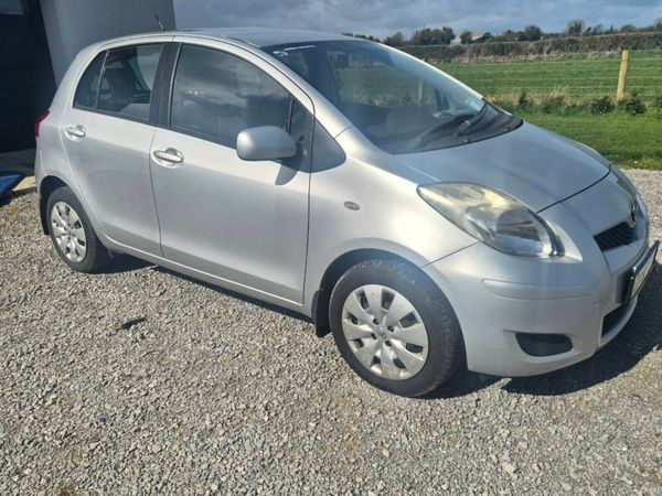 Toyota Yaris Hatchback, Petrol, 2009, Silver
