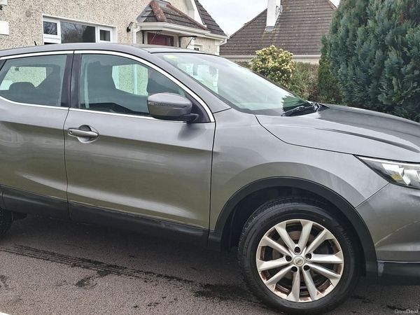 Nissan Qashqai SUV, Diesel, 2017, Grey