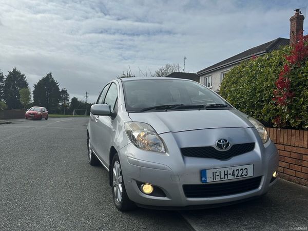 Toyota Yaris Hatchback, Petrol, 2011, Silver