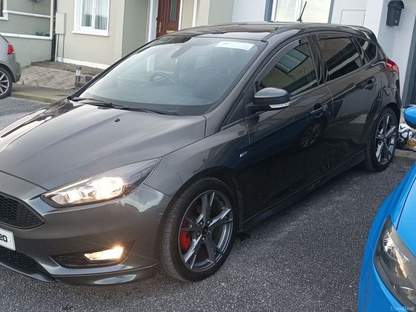 Ford Focus Hatchback, Petrol, 2018, Grey