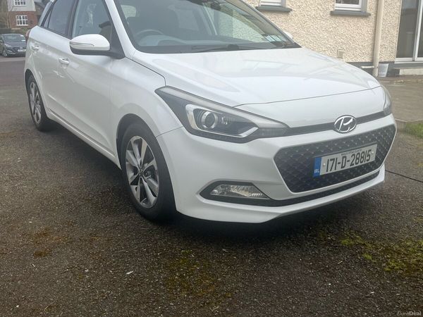 Hyundai i20 Hatchback, Petrol, 2017, White