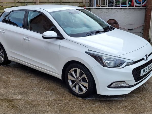 Hyundai i20 Hatchback, Diesel, 2016, White