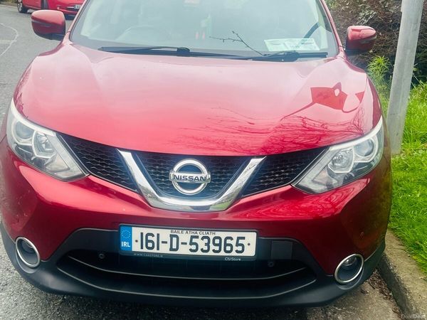 Nissan Qashqai Hatchback, Diesel, 2016, Red