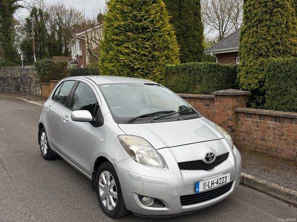 Toyota Yaris Hatchback, Petrol, 2011, Silver
