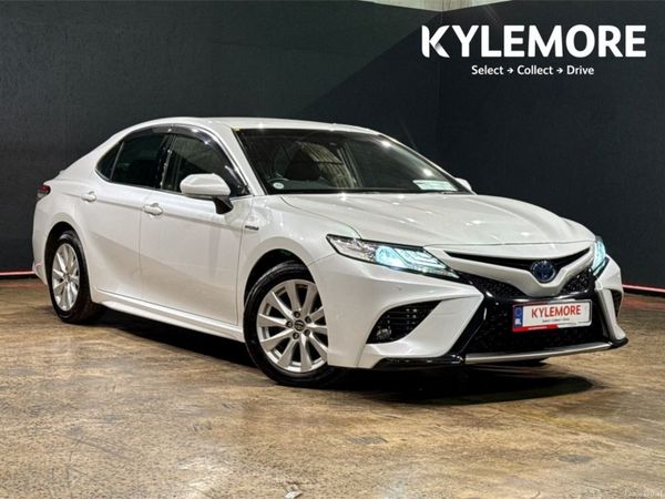 Toyota Camry Saloon, Petrol Hybrid, 2020, White