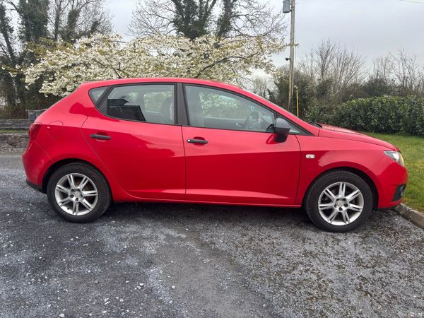 SEAT Ibiza MPV, Petrol, 2011, Red