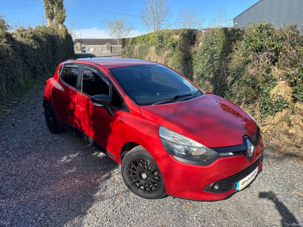 Renault Clio Hatchback, Petrol, 2016, Red