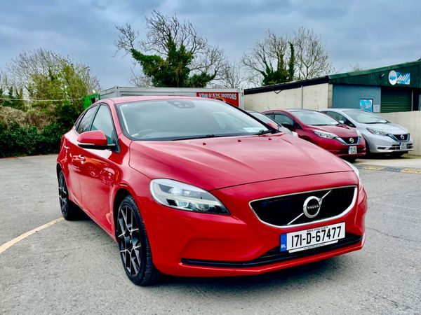 Volvo V40 Hatchback, Diesel, 2017, Red
