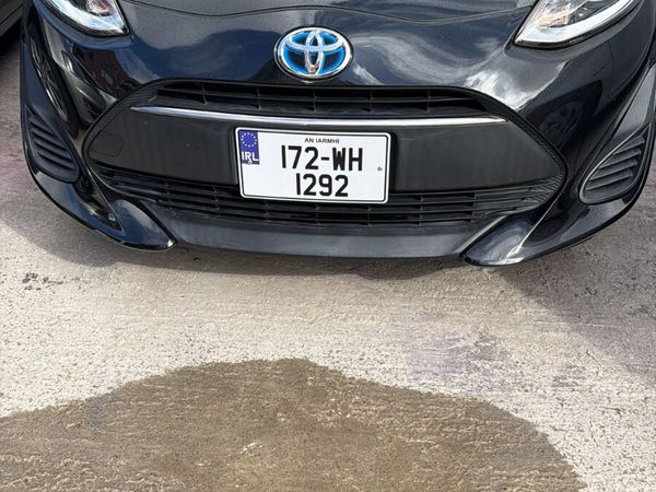 Toyota Aqua Hatchback, Petrol Hybrid, 2017, White