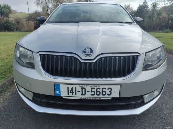 Skoda Octavia Saloon, Petrol, 2014, Silver