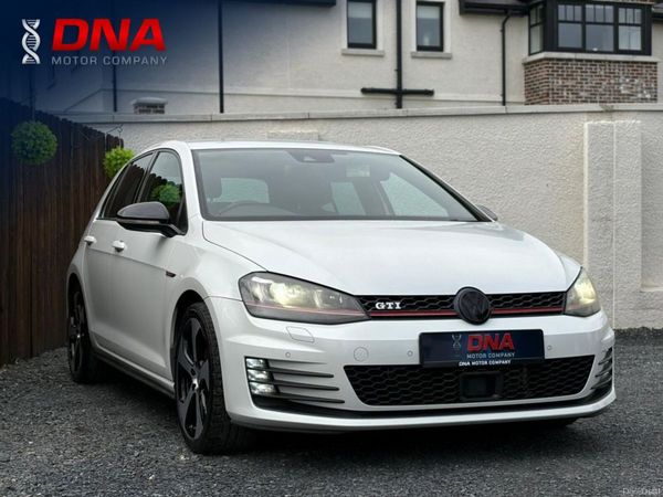 Volkswagen Golf Hatchback, Petrol, 2015, White