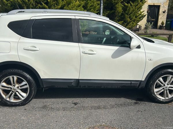 Nissan Qashqai Hatchback, Diesel, 2011, White