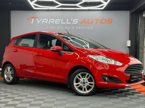 Ford Fiesta Hatchback, Petrol, 2015, Red