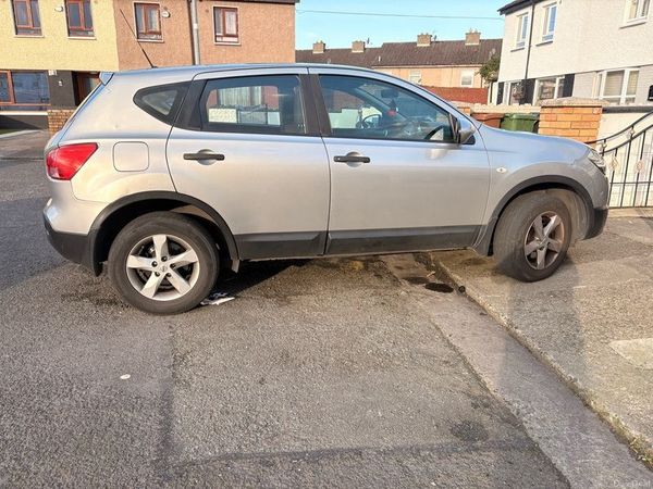 Nissan Qashqai Hatchback, Diesel, 2012, Silver
