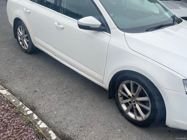 Skoda Octavia Saloon, Diesel, 2016, White