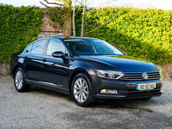 Volkswagen Passat Saloon, Diesel, 2019, Grey