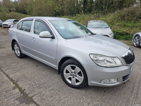 Skoda Octavia Saloon, Petrol, 2012, Silver