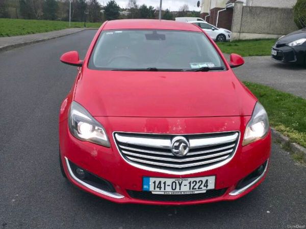 Vauxhall Insignia Hatchback, Diesel, 2014, Red