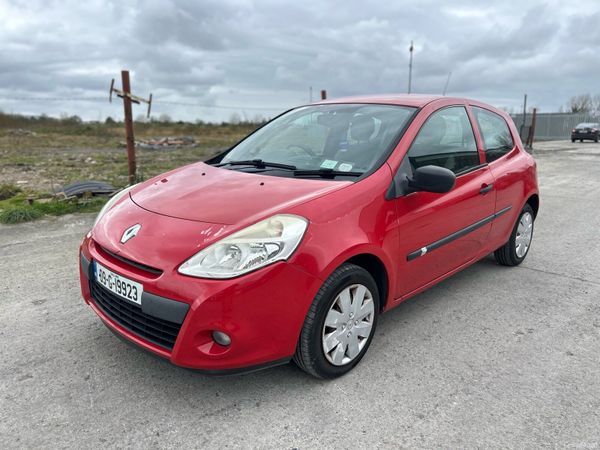 Renault Clio Hatchback, Petrol, 2009, Red