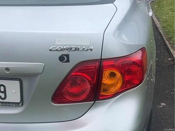 Toyota Corolla Saloon, Petrol, 2007, Silver
