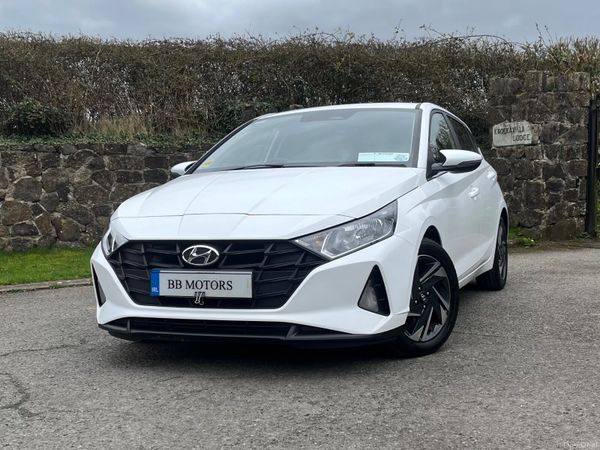 Hyundai i20 Hatchback, Petrol, 2022, White