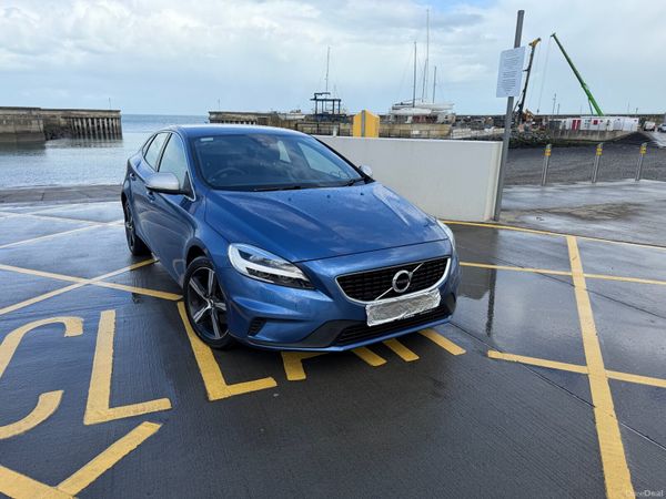 Volvo V40 Hatchback, Petrol, 2018, Blue
