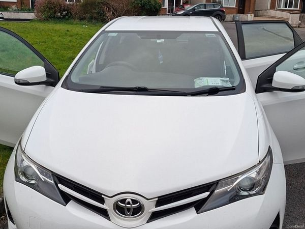 Toyota Auris Hatchback, Diesel, 2013, White