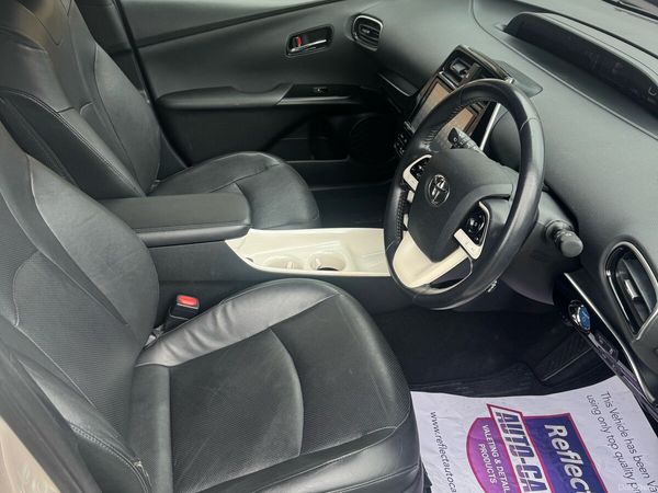 Toyota Prius Saloon, Petrol Hybrid, 2017, Gold