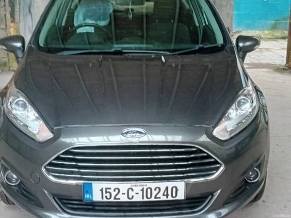 Ford Fiesta Hatchback, Petrol, 2015, Grey