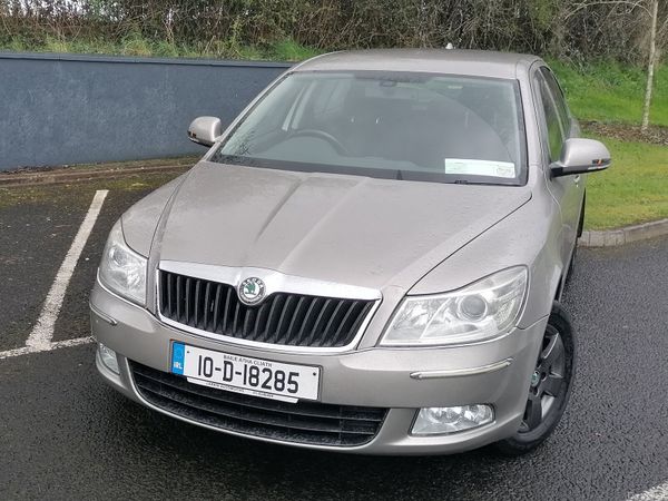 Skoda Octavia Saloon, Petrol, 2010, Beige