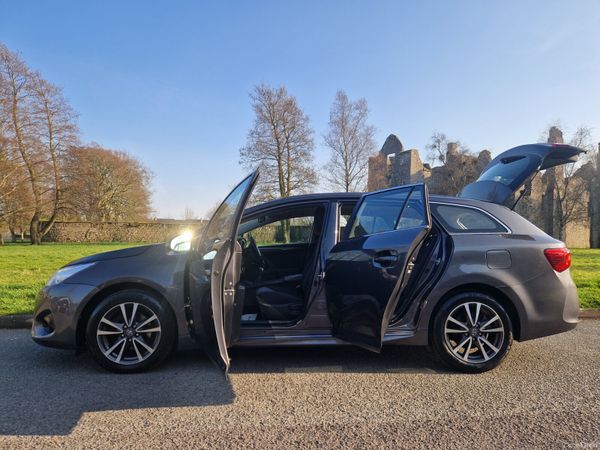 Toyota Avensis Estate, Diesel, 2018, Grey