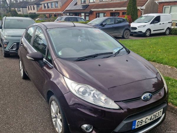 Ford Fiesta Hatchback, Petrol, 2009, Red