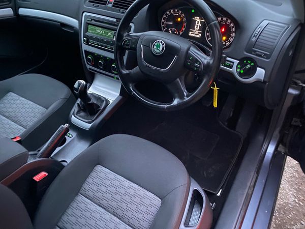 Skoda Octavia Estate, Diesel, 2011, Grey