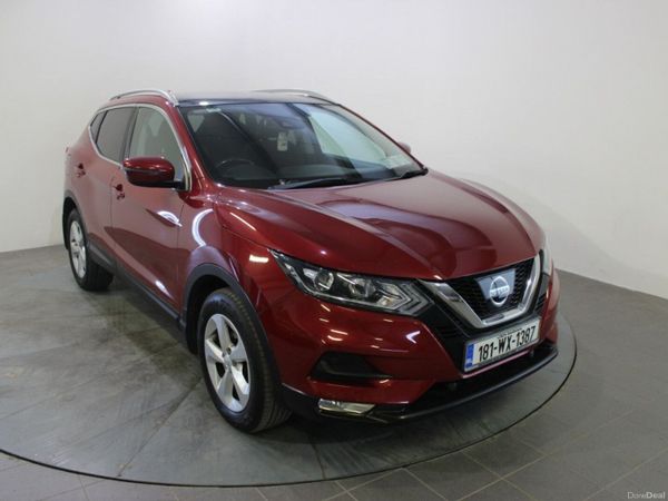 Nissan Qashqai MPV, Petrol, 2018, Red