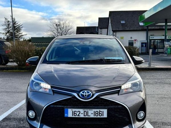 Toyota Yaris Hatchback, Petrol Hybrid, 2016, Bronze