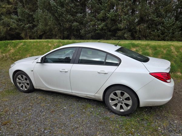 Opel Insignia Saloon, Diesel, 2010, White