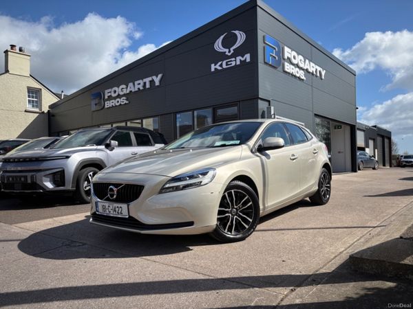 Volvo V40 Hatchback, Diesel, 2018, Brown