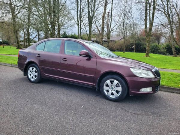 Skoda Octavia Hatchback, Diesel, 2010, Red