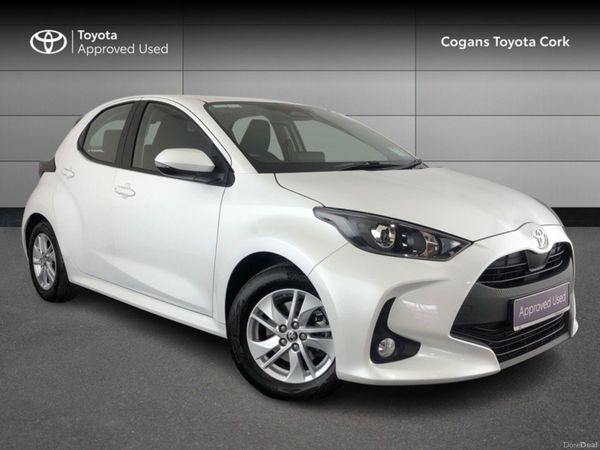 Toyota Yaris Hatchback, Petrol Hybrid, 2024, White