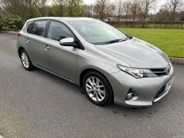 Toyota Auris Hatchback, Petrol, 2015, Grey
