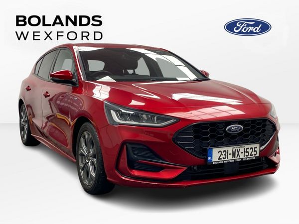 Ford Focus Hatchback, Petrol, 2023, Red