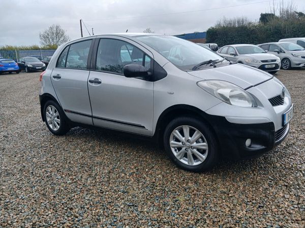 Toyota Yaris Hatchback, Petrol, 2011, Silver