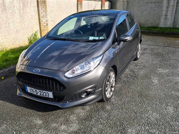 Ford Fiesta Hatchback, Petrol, 2017, Grey
