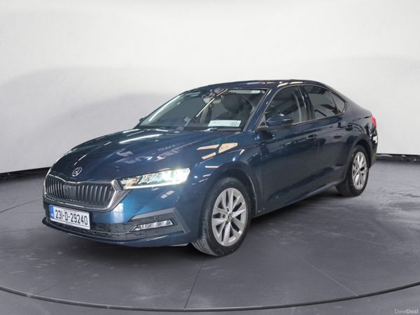 Skoda Octavia Saloon, Diesel, 2023, Blue