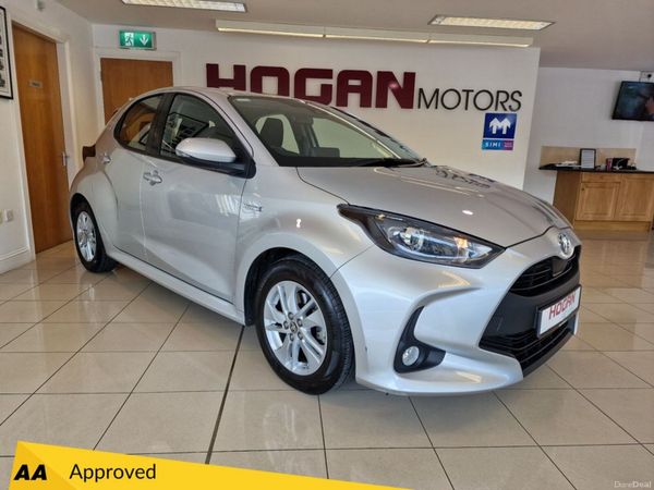 Toyota Yaris Hatchback, Petrol Hybrid, 2022, Silver