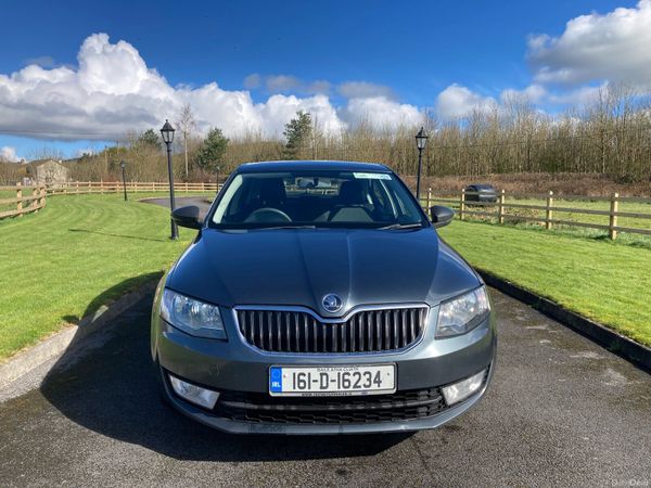 Skoda Octavia Saloon, Diesel, 2016, Grey