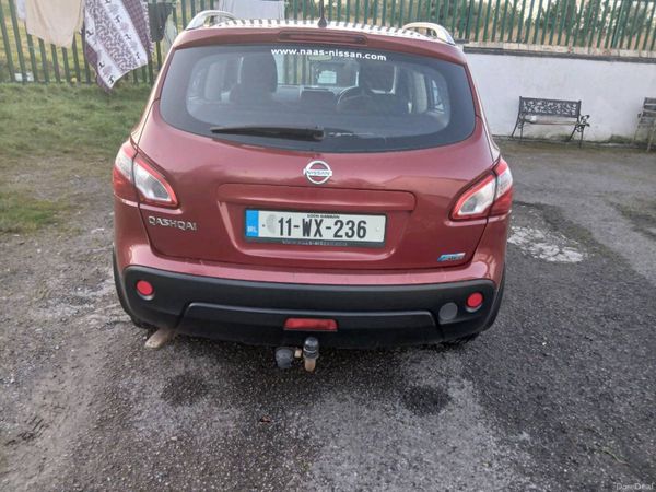 Nissan Qashqai Hatchback, Diesel, 2011, Red