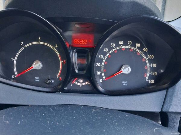 Ford Fiesta Hatchback, Diesel, 2010, Silver